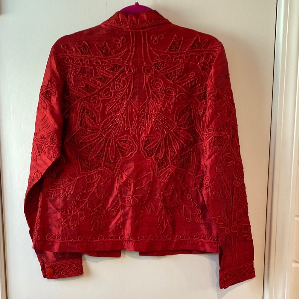 Vibrant Red Textured Suit Jacket with Tailored Fit - Picture 2 of 11